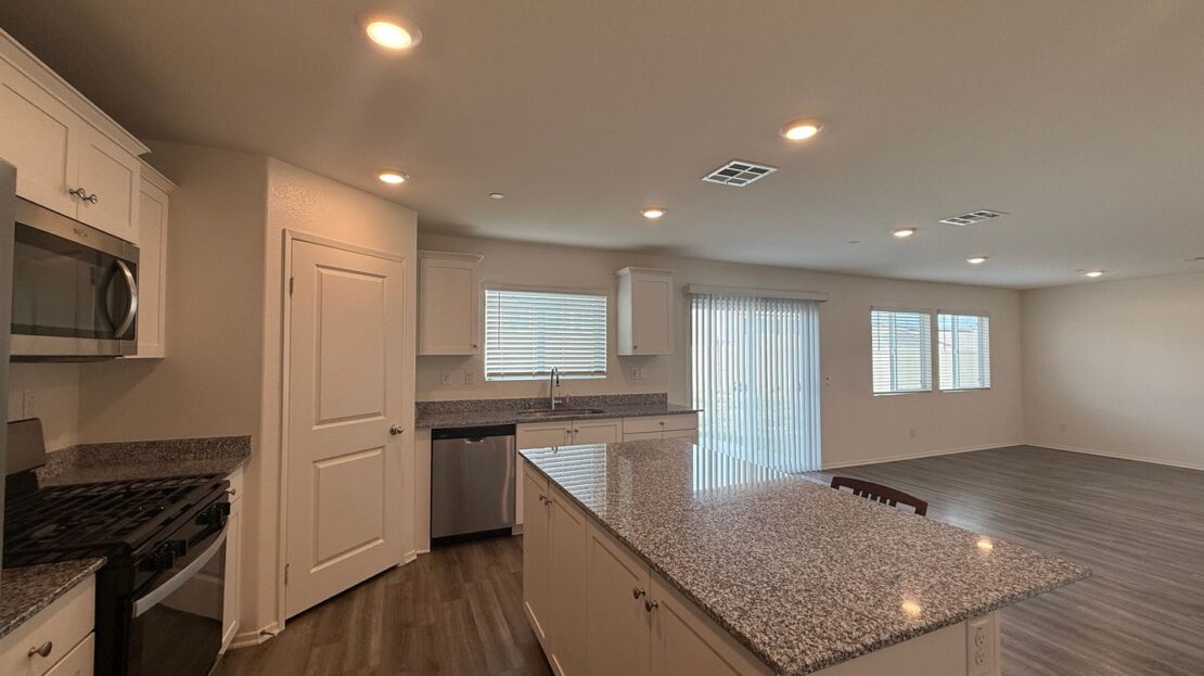 4371 W. Ave J5 - Lancaster - California - 4 bed, 3 bath rental property