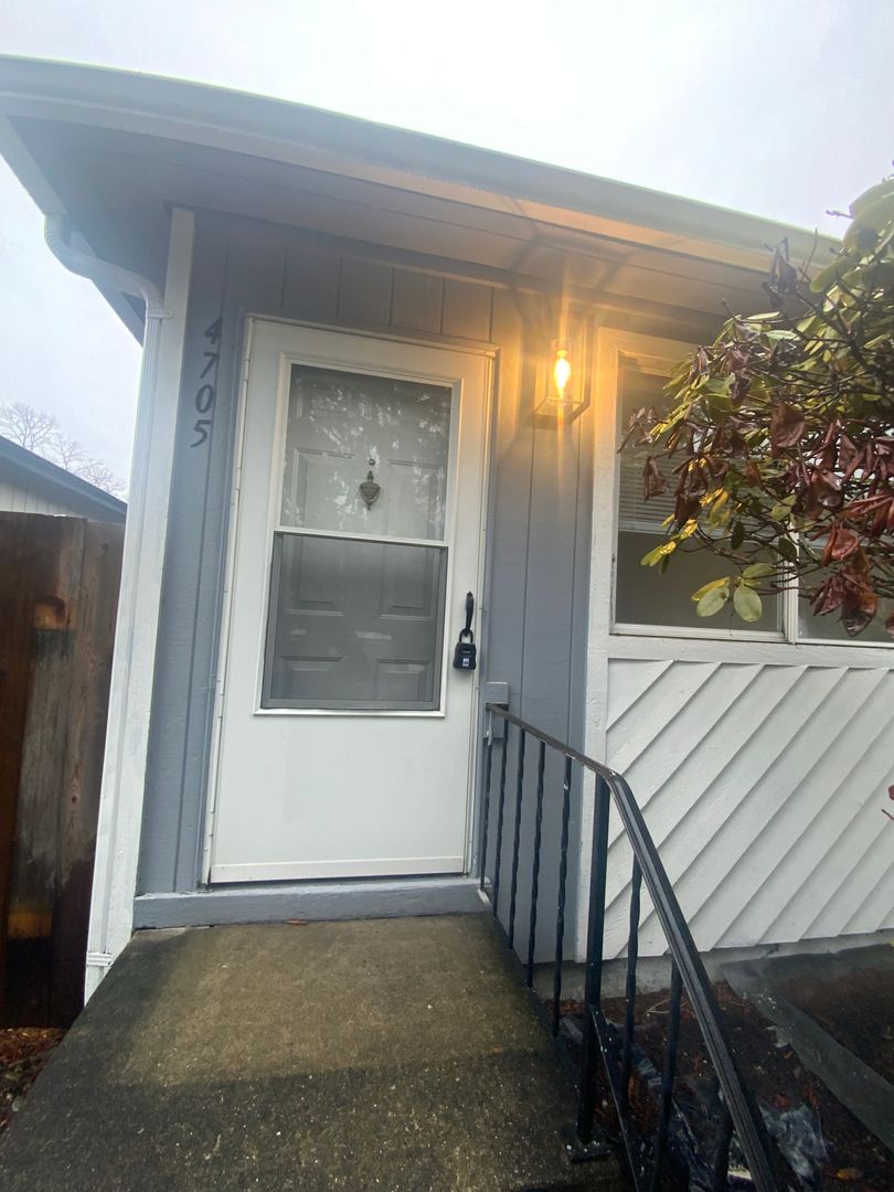 4700 124th St Ct SW - Lakewood - Washington - 1 bed, 1 bath rental property