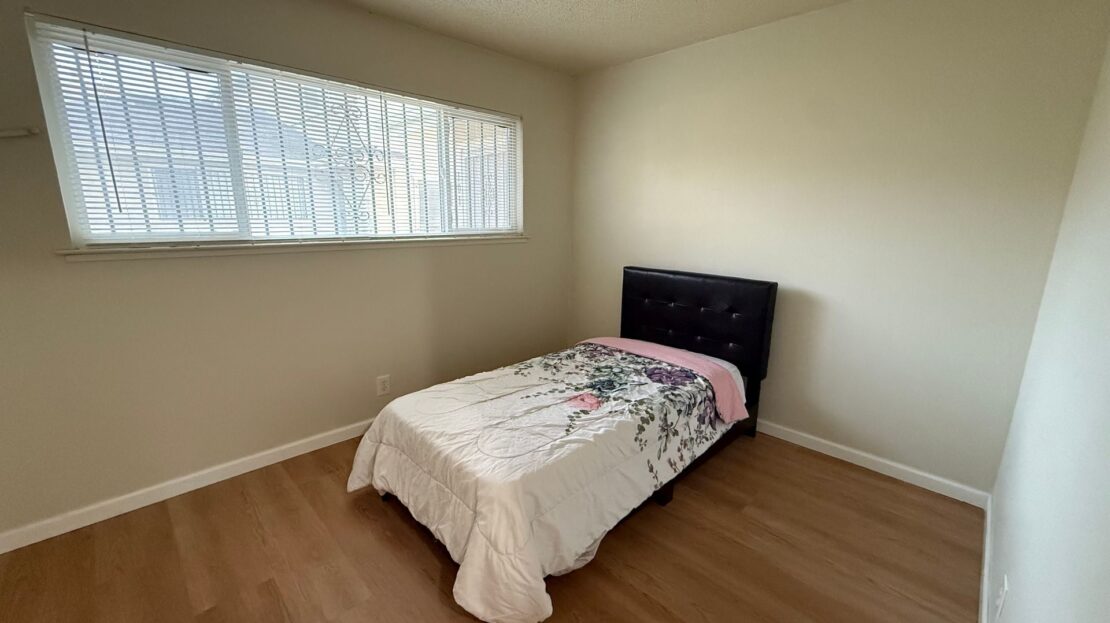 4917 N. Holt  - Fresno - California - 2 bed, 1 bath rental property