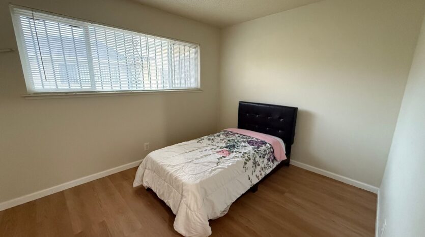 4917 N. Holt  - Fresno - California - 2 bed, 1 bath rental property