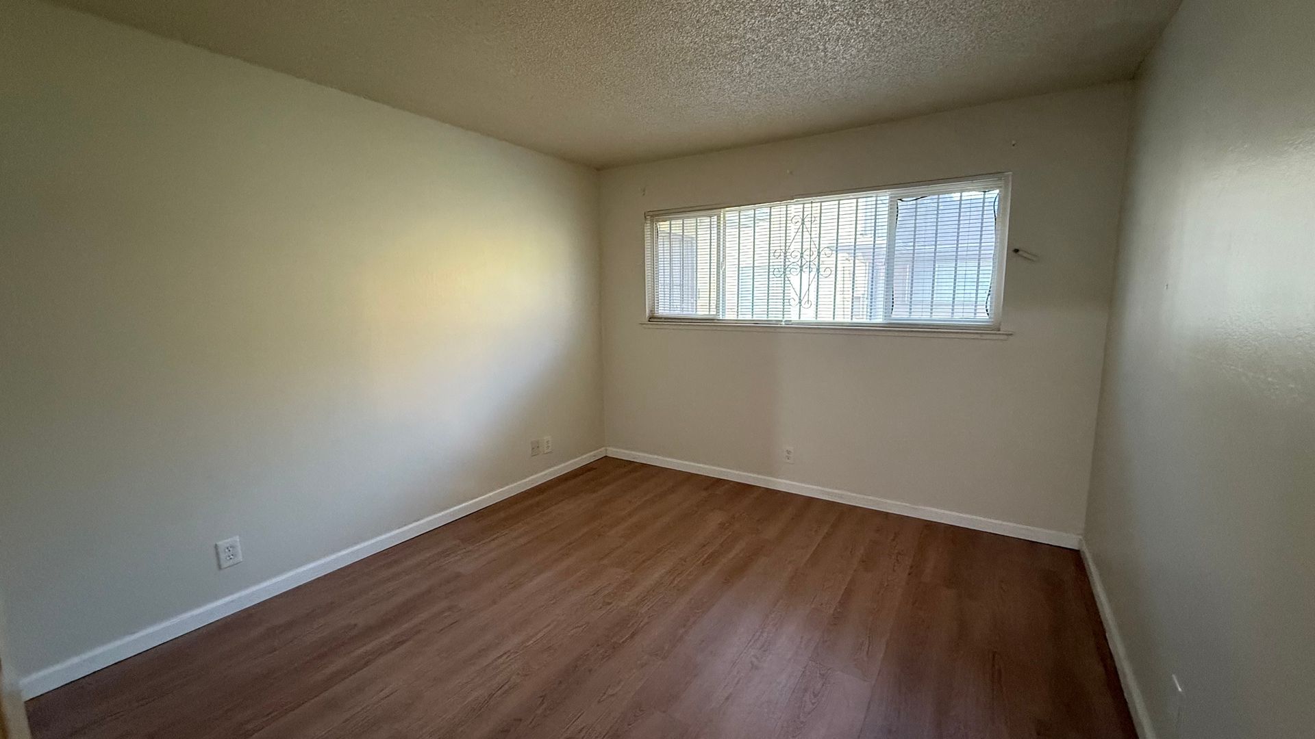 4917 N. Holt  - Fresno - California - 2 bed, 1 bath rental property