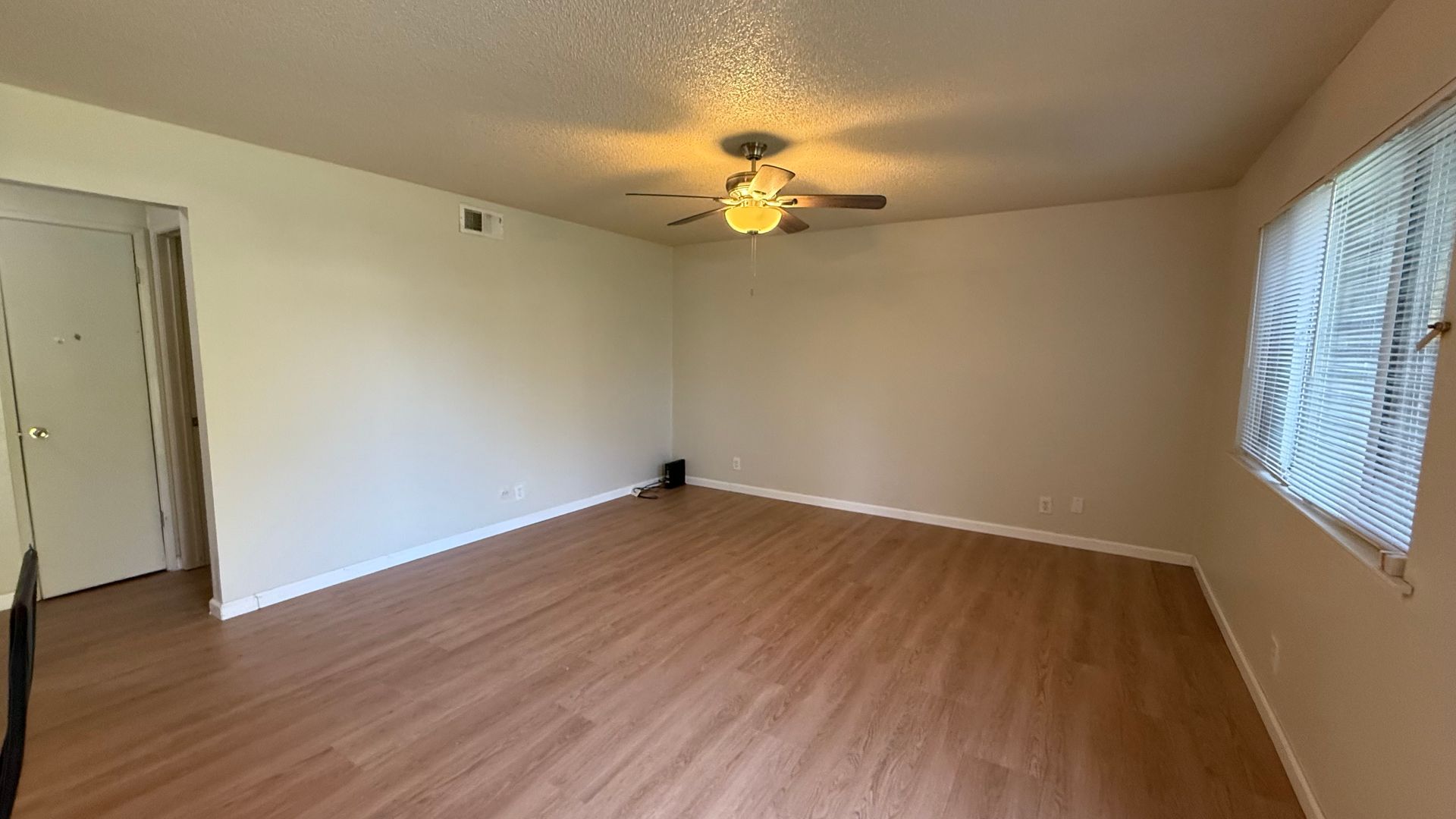 4917 N. Holt  - Fresno - California - 2 bed, 1 bath rental property