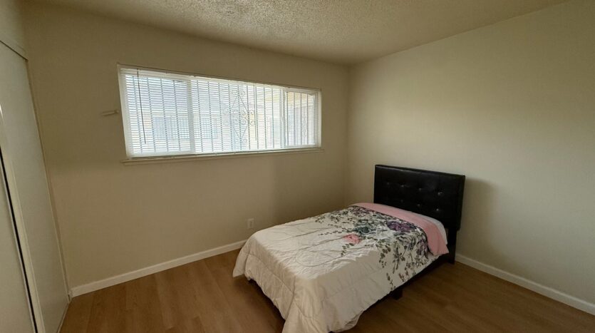 4917 N. Holt  - Fresno - California - 2 bed, 1 bath rental property