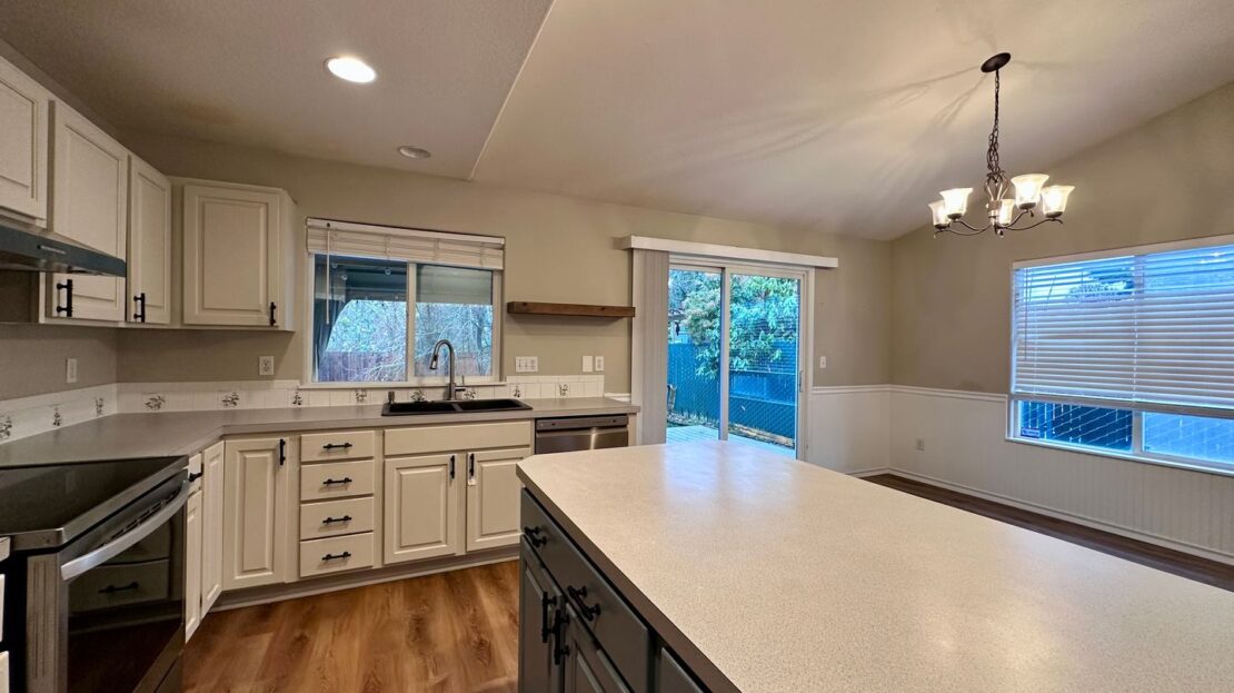 12418 SE Mountain Sun Dr. - Oregon - 3 bed, 2 bath rental property