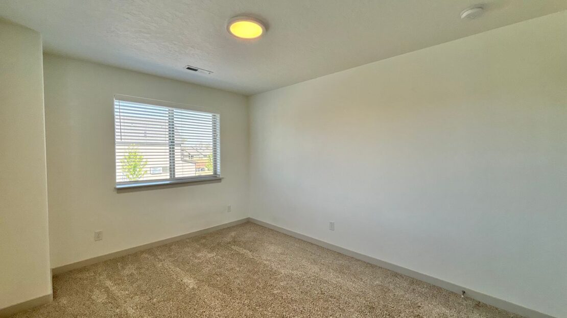 502 NW 28th Court - Redmond - Oregon - 3 bed, 2.5 bath rental property