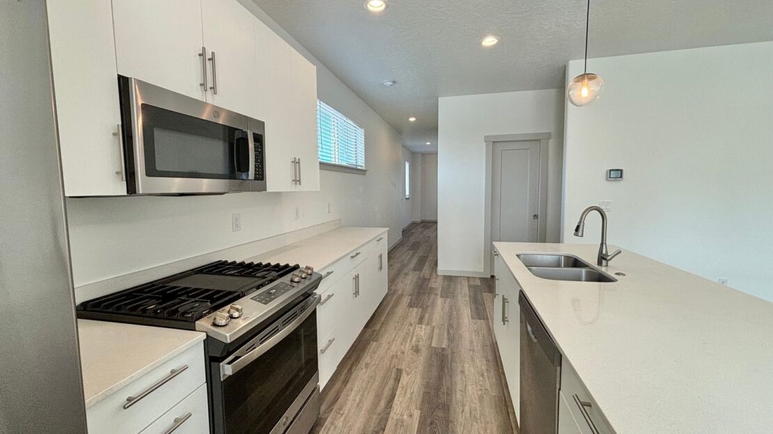 502 NW 28th Court - Redmond - Oregon - 3 bed, 2.5 bath rental property