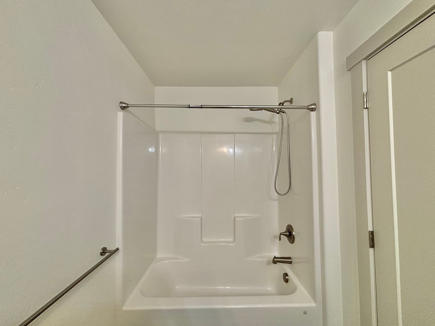 502 NW 28th Court - Redmond - Oregon - 3 bed, 2.5 bath rental property