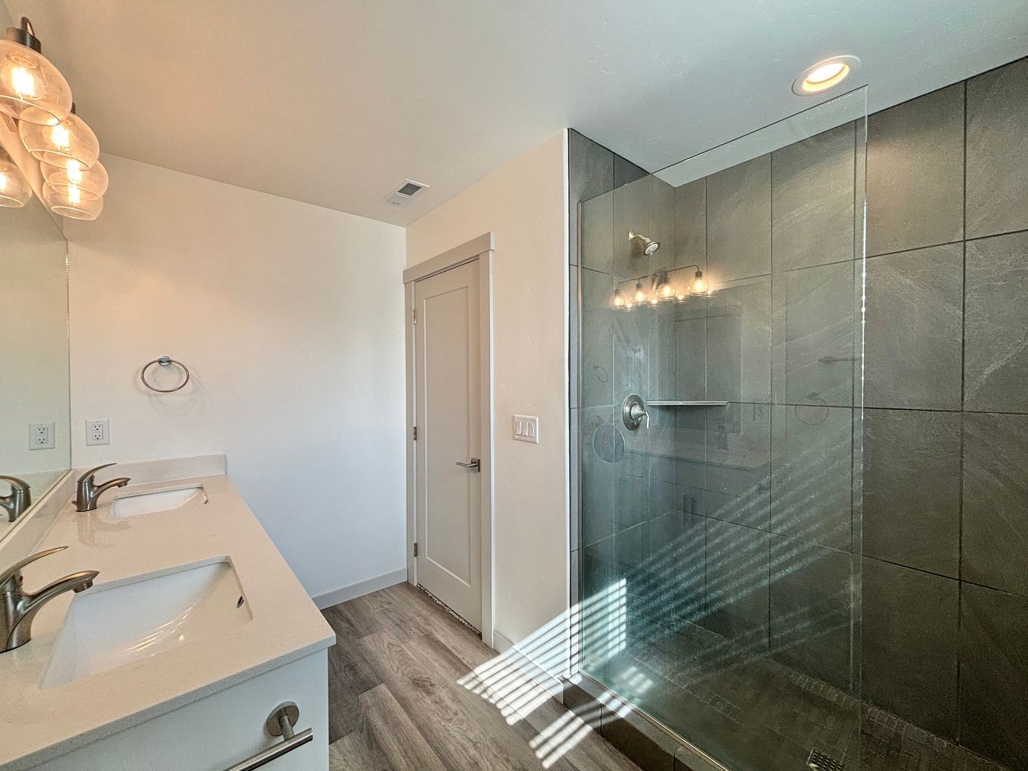 502 NW 28th Court - Redmond - Oregon - 3 bed, 2.5 bath rental property