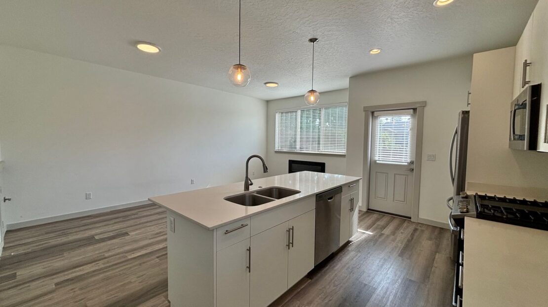 502 NW 28th Court - Redmond - Oregon - 3 bed, 2.5 bath rental property