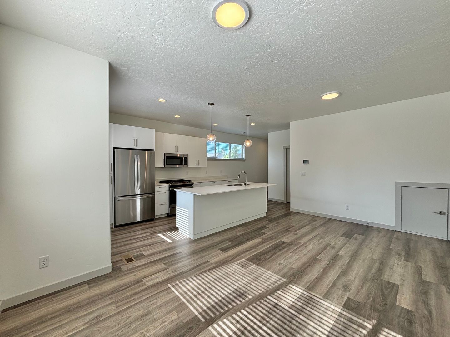 502 NW 28th Court - Redmond - Oregon - 3 bed, 2.5 bath rental property