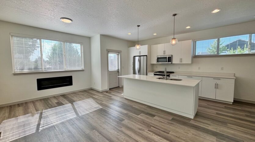 502 NW 28th Court - Redmond - Oregon - 3 bed, 2.5 bath rental property