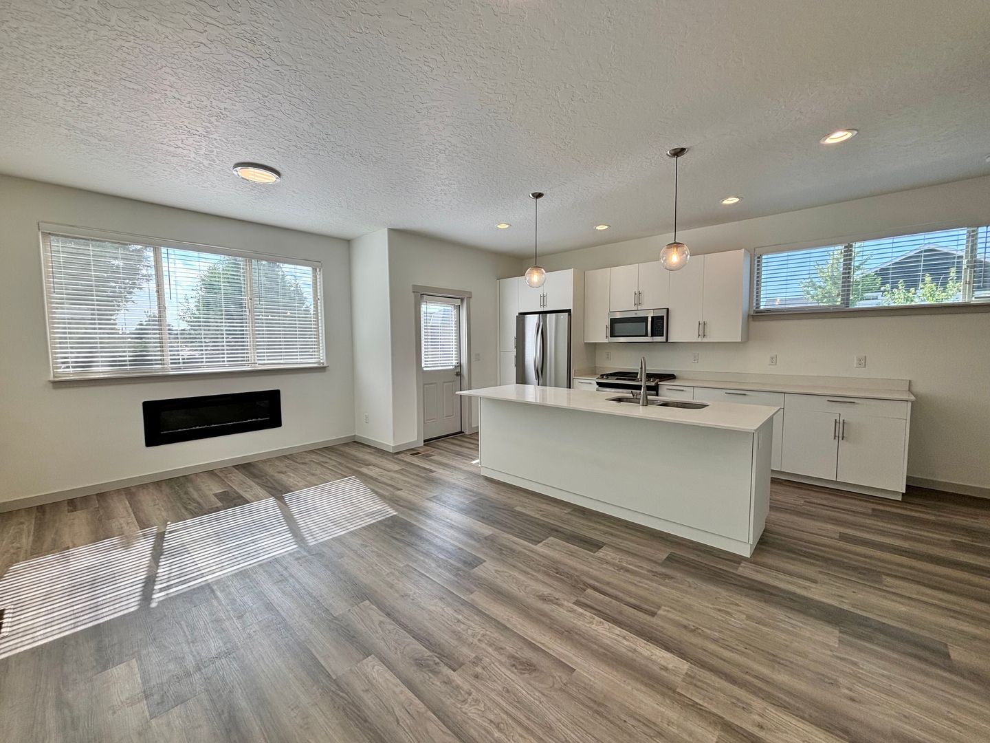 502 NW 28th Court - Redmond - Oregon - 3 bed, 2.5 bath rental property