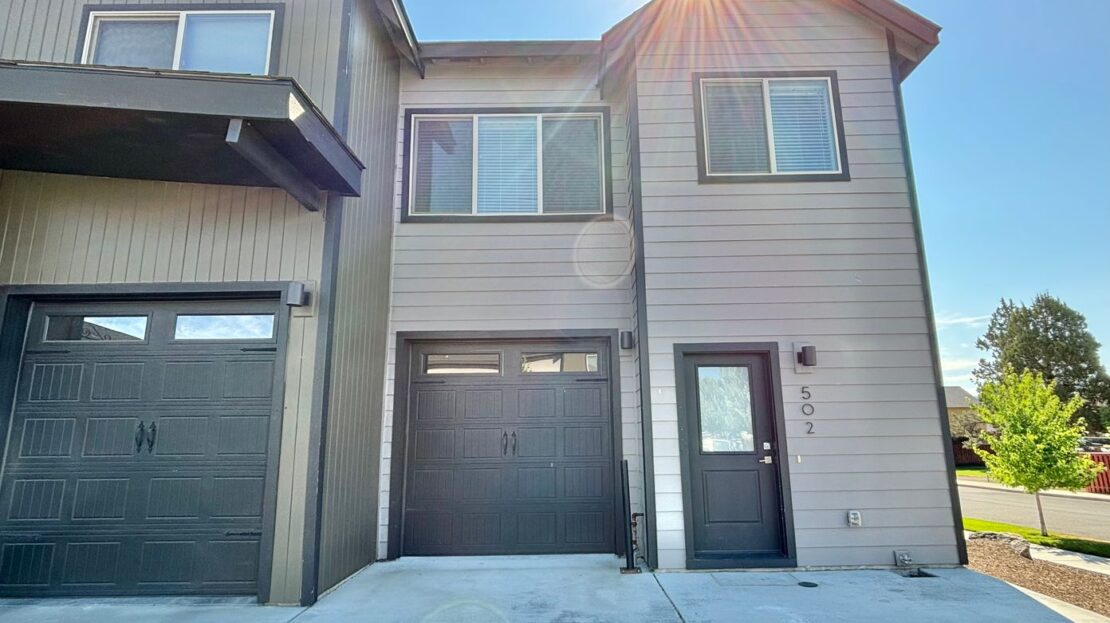 502 NW 28th Court - Redmond - Oregon - 3 bed, 2.5 bath rental property