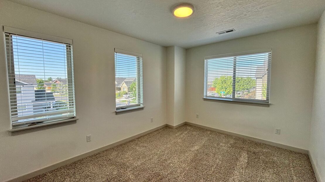 502 NW 28th Court - Redmond - Oregon - 3 bed, 2.5 bath rental property