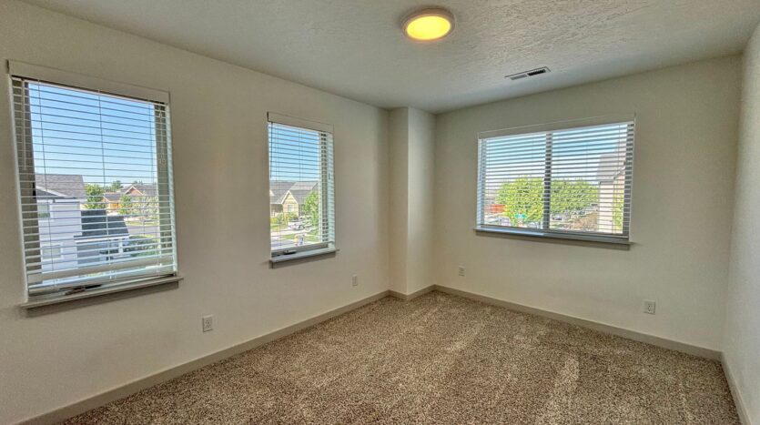 502 NW 28th Court - Redmond - Oregon - 3 bed, 2.5 bath rental property