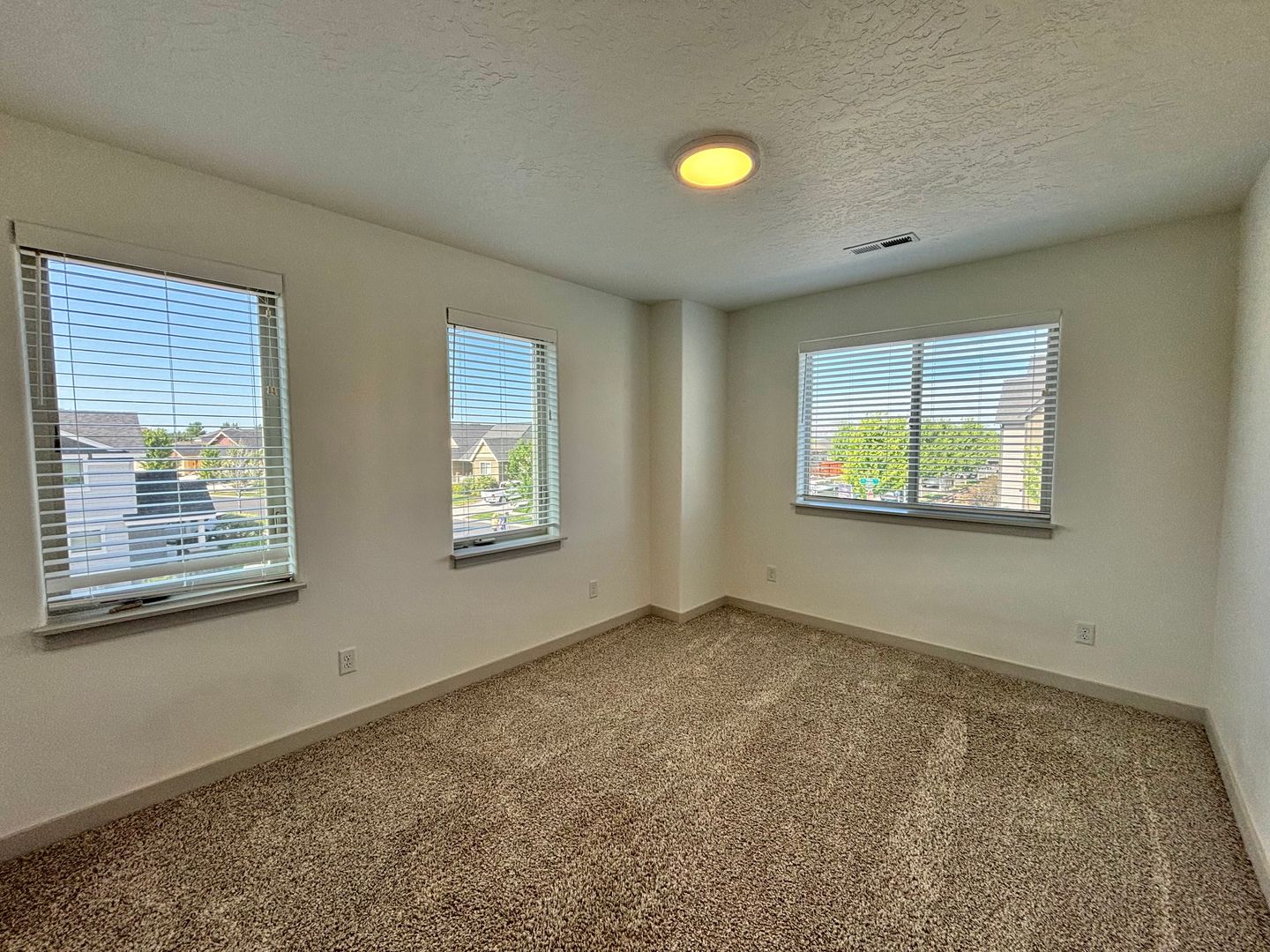 502 NW 28th Court - Redmond - Oregon - 3 bed, 2.5 bath rental property