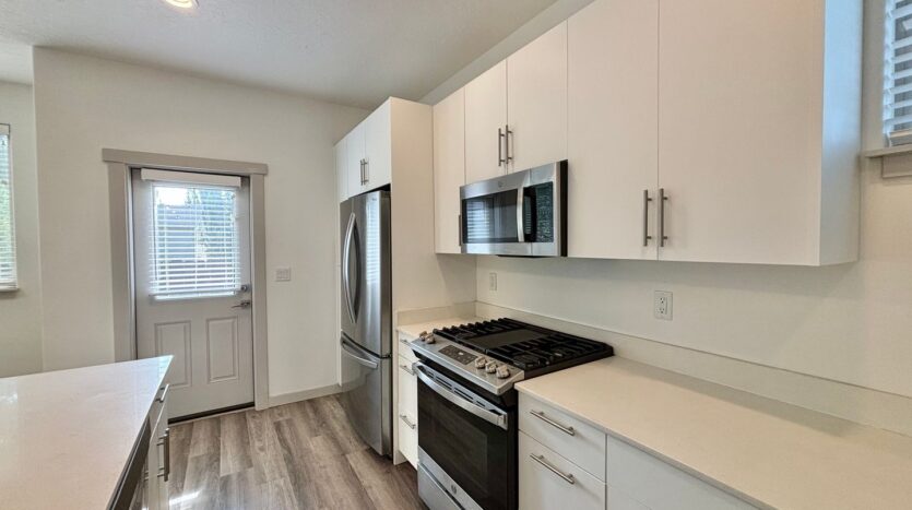 502 NW 28th Court - Redmond - Oregon - 3 bed, 2.5 bath rental property