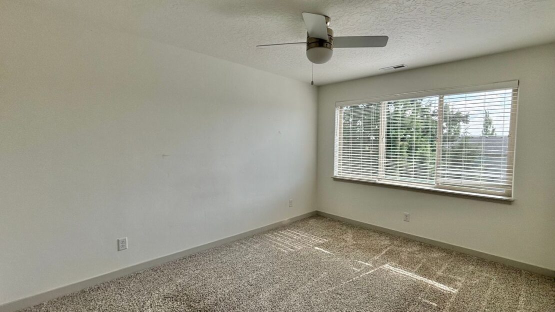 502 NW 28th Court - Redmond - Oregon - 3 bed, 2.5 bath rental property