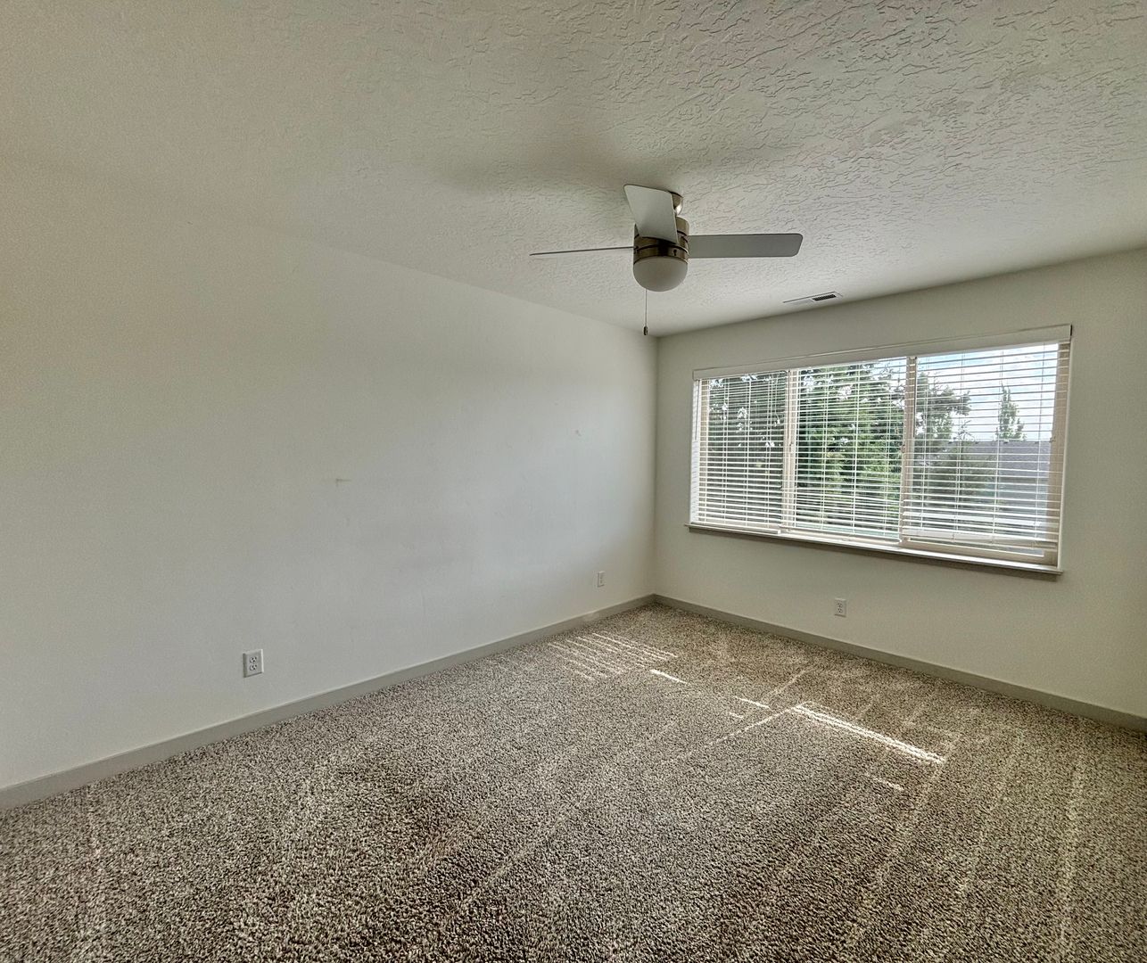 502 NW 28th Court - Redmond - Oregon - 3 bed, 2.5 bath rental property