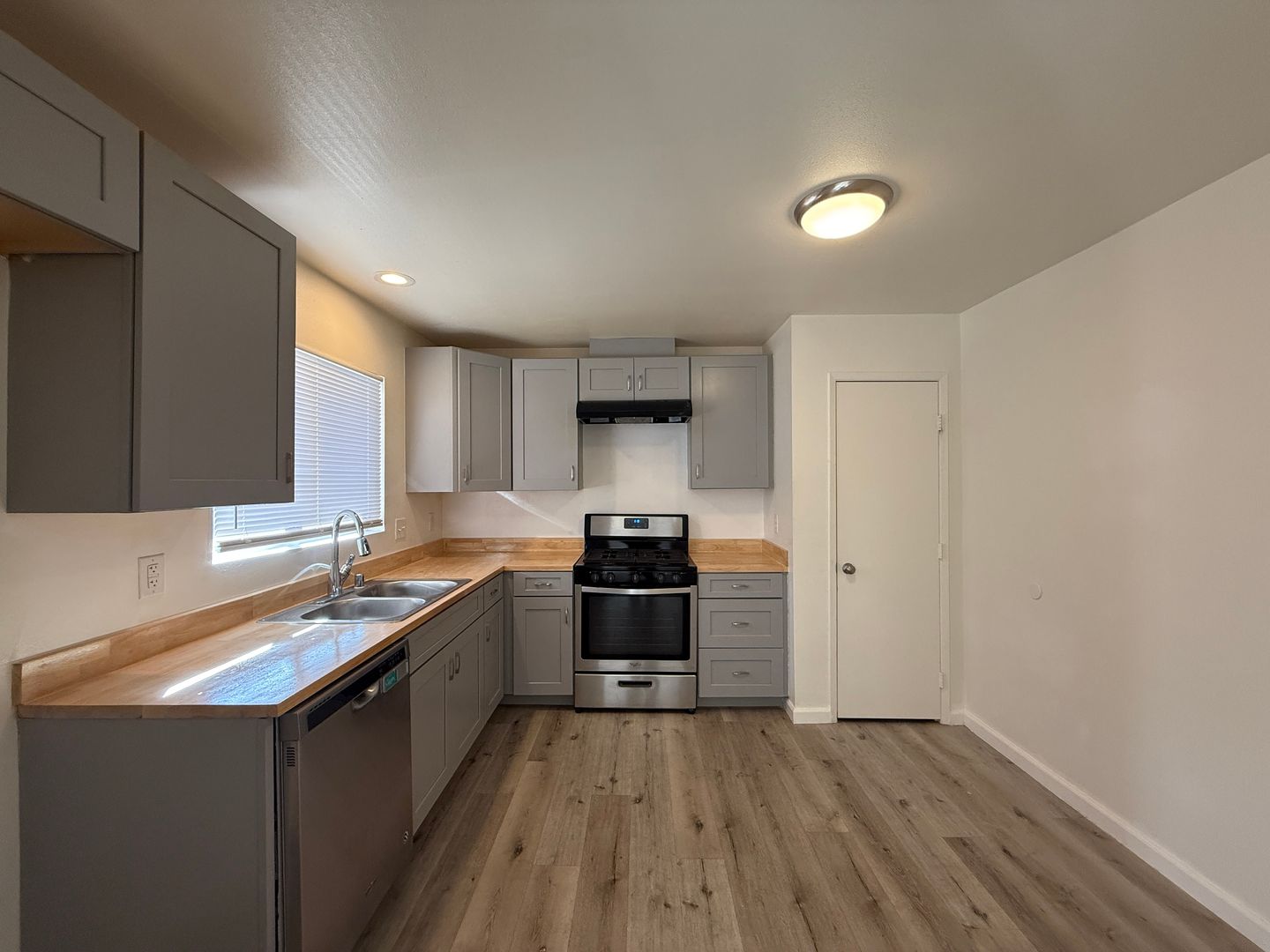 524 E. Ave Q12 - Unit 12 - Palmdale - California - 2 bed, 1 bath rental property