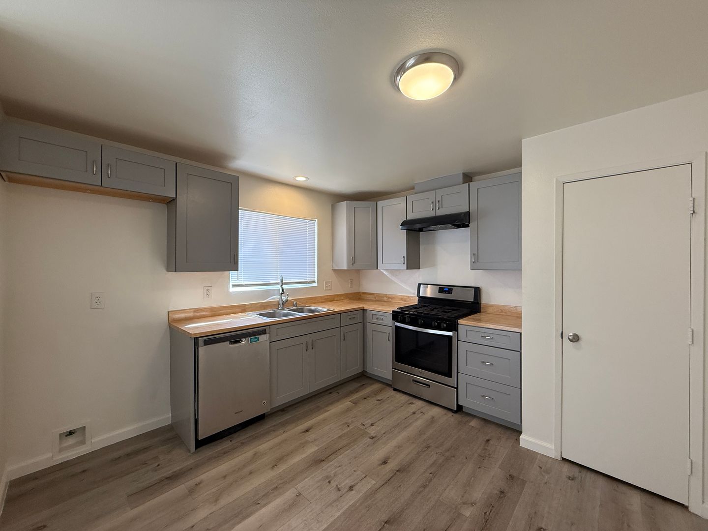 524 E. Ave Q12 - Unit 12 - Palmdale - California - 2 bed, 1 bath rental property