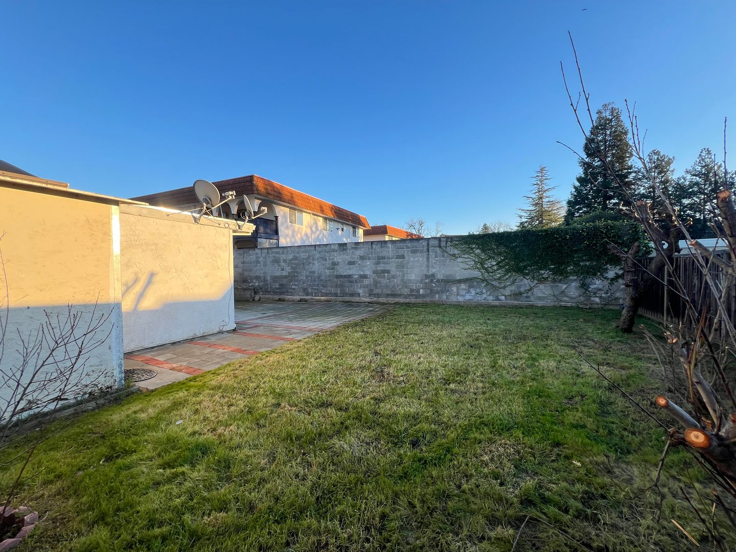 5563 Sonoma Dr - Pleasanton - California - 3 bed, 2 bath rental property