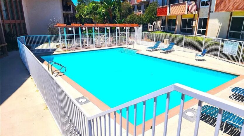 5585 E. Pacific Coast Highway Unit 126 - Long Beach - California - 0.5 bath rental property