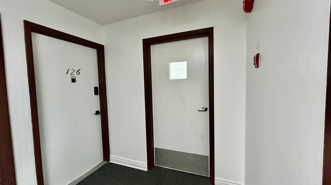 5585 E. Pacific Coast Highway Unit 126 - Long Beach - California - 0.5 bath rental property