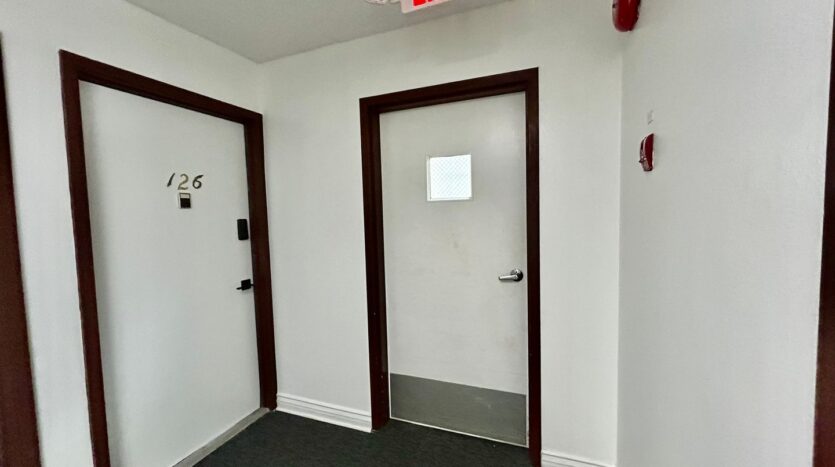 5585 E. Pacific Coast Highway Unit 126 - Long Beach - California - 0.5 bath rental property