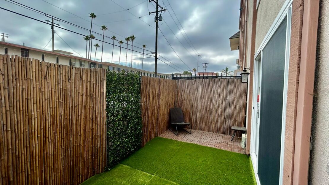 5585 E. Pacific Coast Highway Unit 126 - Long Beach - California - 0.5 bath rental property