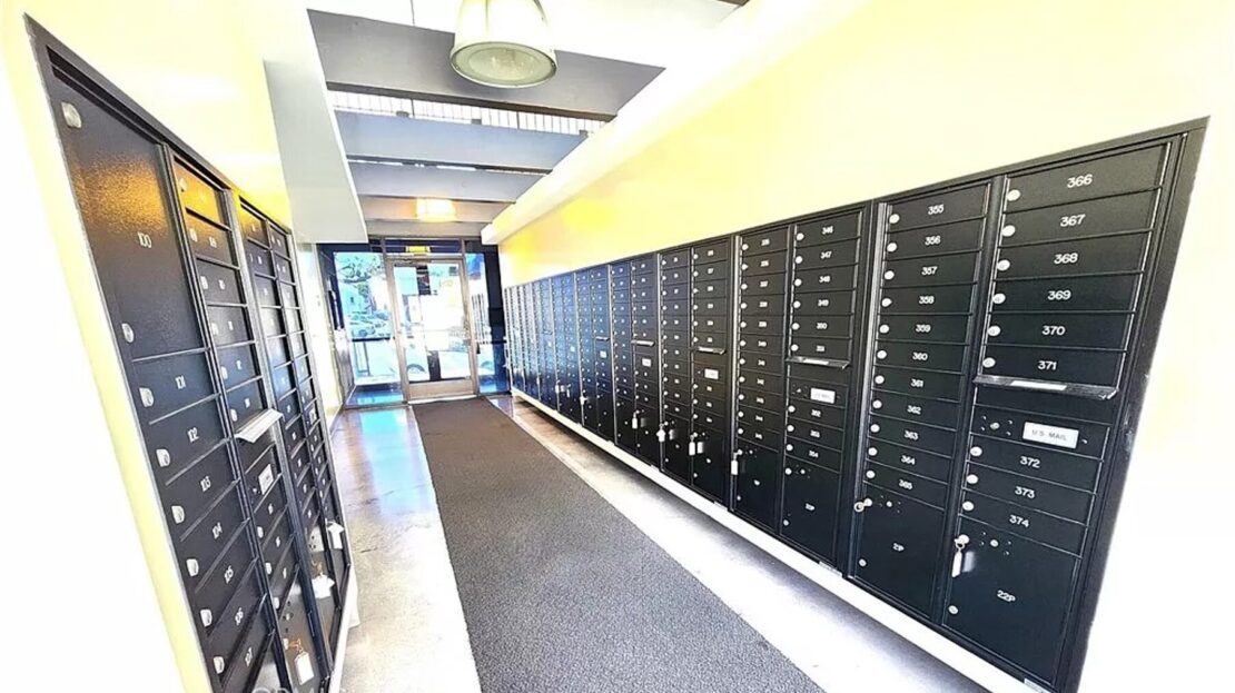 5585 E. Pacific Coast Highway Unit 126 - Long Beach - California - 0.5 bath rental property