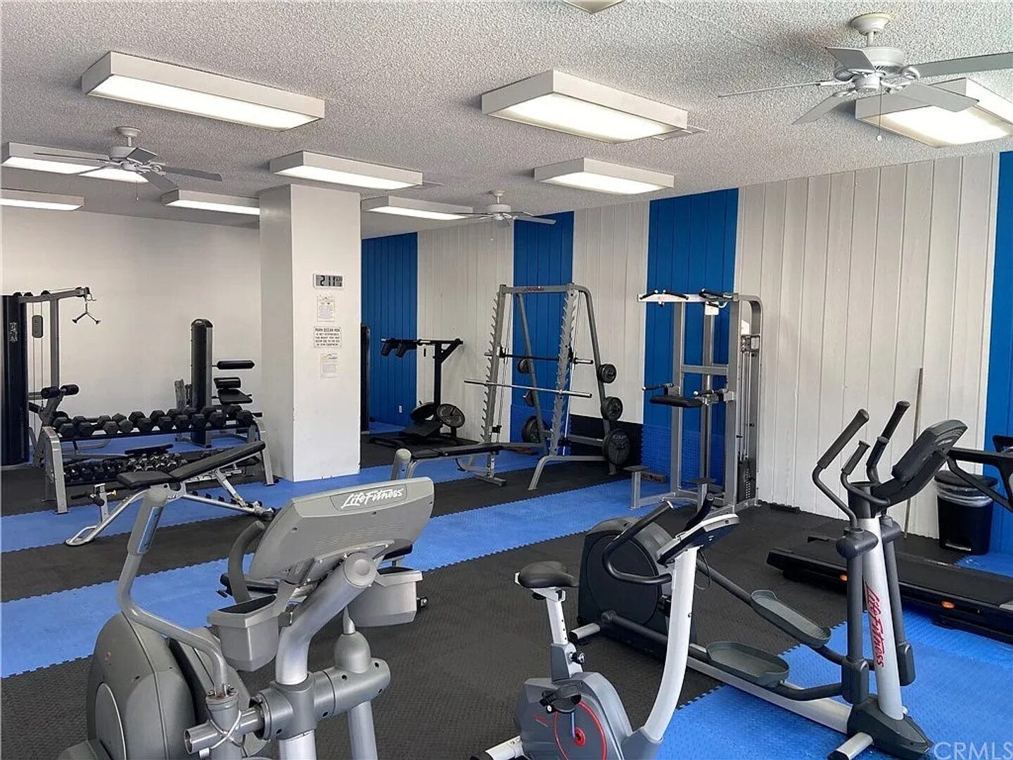 5585 E. Pacific Coast Highway Unit 126 - Long Beach - California - 0.5 bath rental property