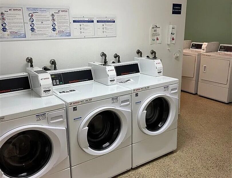 5585 E. Pacific Coast Highway Unit 126 - Long Beach - California - 0.5 bath rental property