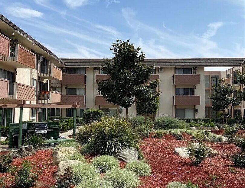 5585 E. Pacific Coast Highway Unit 126 - Long Beach - California - 0.5 bath rental property