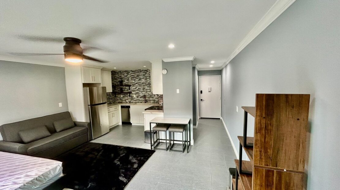 5585 E. Pacific Coast Highway Unit 126 - Long Beach - California - 0.5 bath rental property