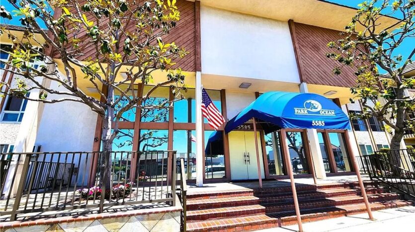 5585 E. Pacific Coast Highway Unit 126 - Long Beach - California - 0.5 bath rental property