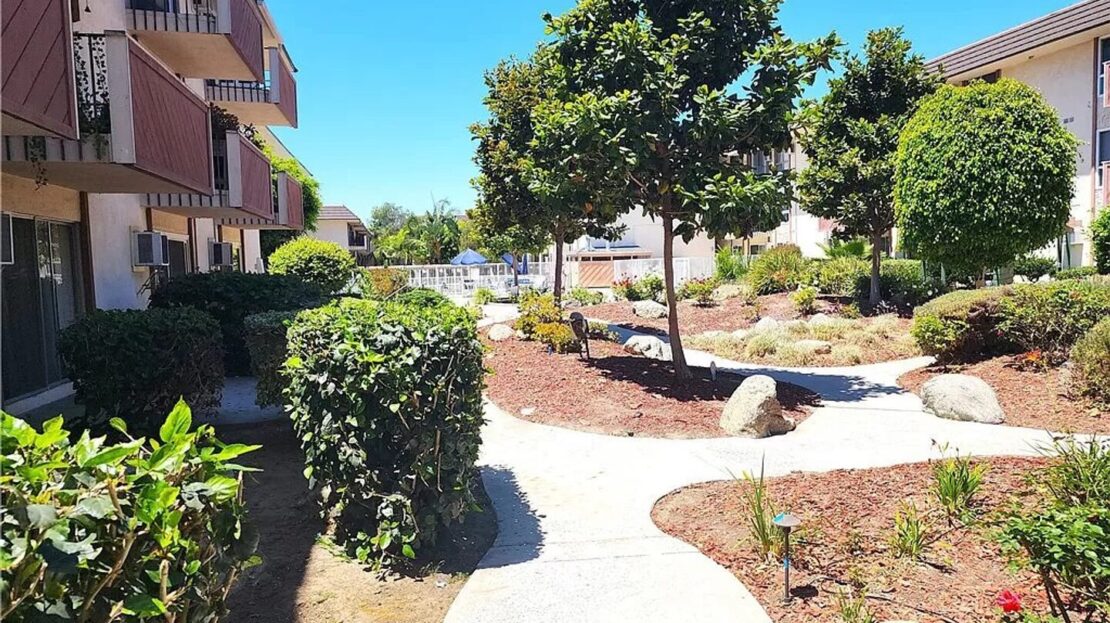 5585 E. Pacific Coast Highway Unit 126 - Long Beach - California - 0.5 bath rental property