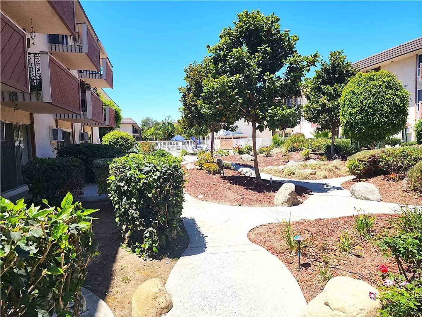 5585 E. Pacific Coast Highway Unit 126 - Long Beach - California - 0.5 bath rental property