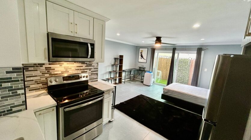 5585 E. Pacific Coast Highway Unit 126 - Long Beach - California - 0.5 bath rental property