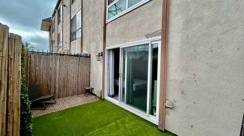 5585 E. Pacific Coast Highway Unit 126 - Long Beach - California - 0.5 bath rental property