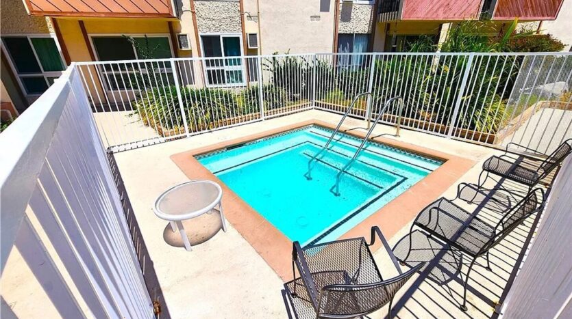 5585 E. Pacific Coast Highway Unit 126 - Long Beach - California - 0.5 bath rental property