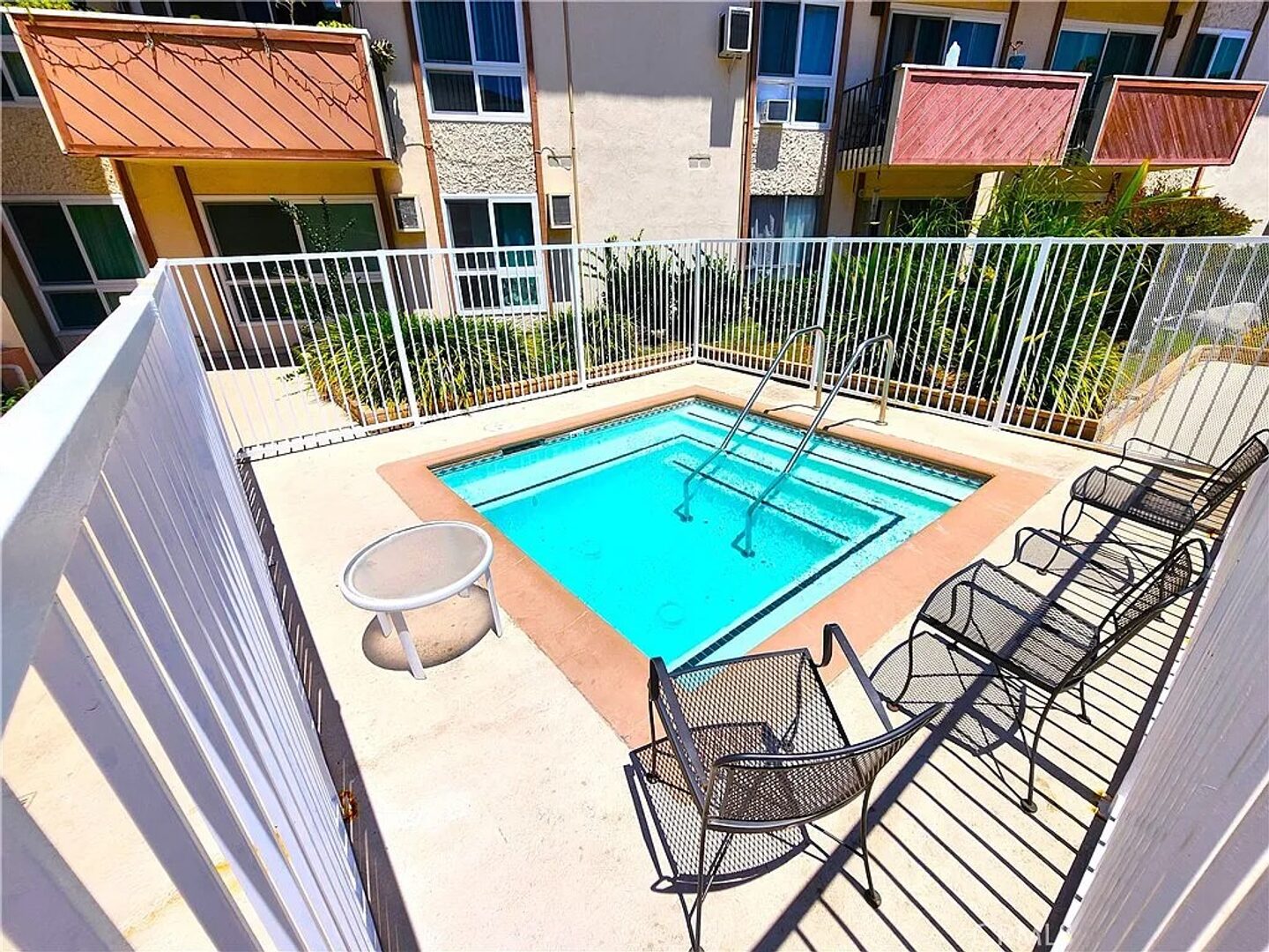 5585 E. Pacific Coast Highway Unit 126 - Long Beach - California - 0.5 bath rental property