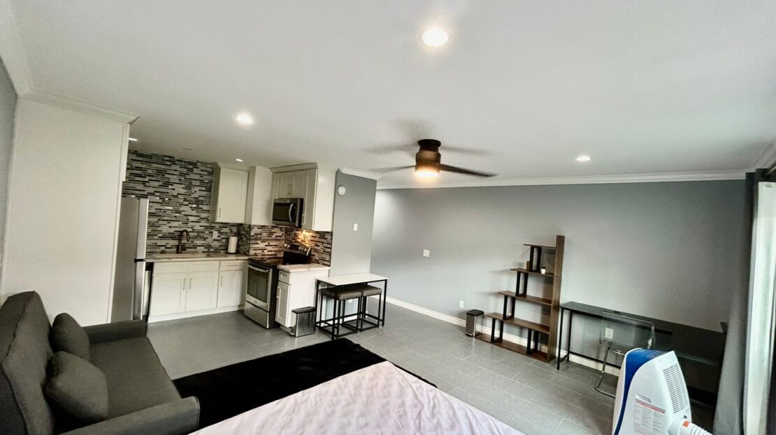 5585 E. Pacific Coast Highway Unit 126 - Long Beach - California - 0.5 bath rental property