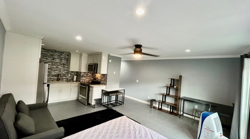 5585 E. Pacific Coast Highway Unit 126 - Long Beach - California - 0.5 bath rental property