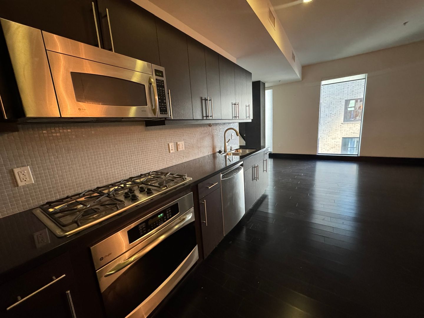 655 South Hope Street Unit 1008 - Los Angeles - California - 1 bed, 1 bath rental property