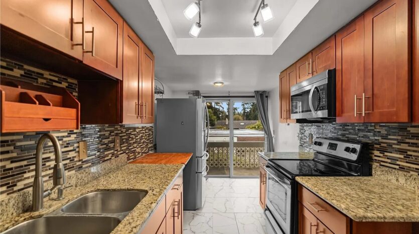 7425 Ruby Dr SW APT C-9 - Lakewood - Washington - 2 bed, 2 bath rental property