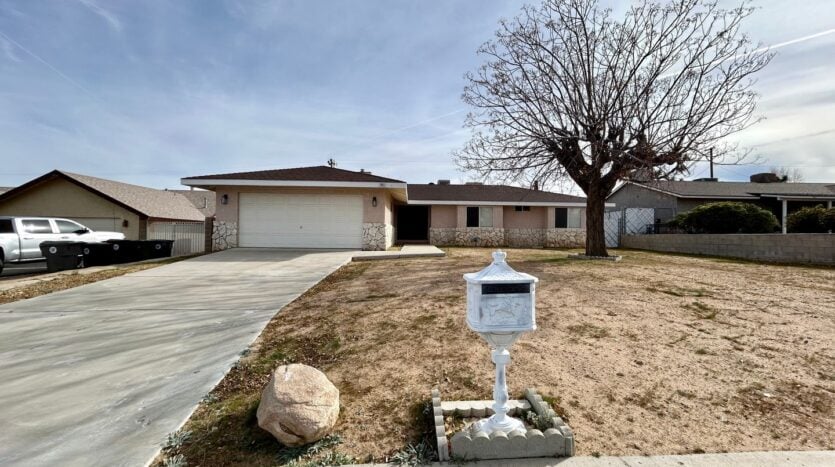 7451 Goleta Ave - Yucca Valley - California - 3 bed, 2 bath rental property
