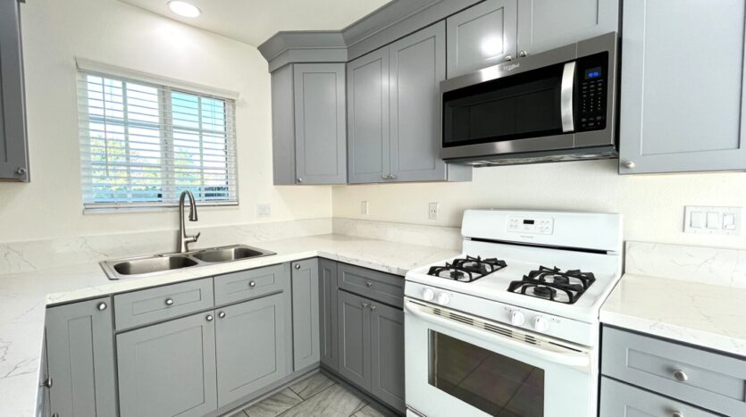 7593 Hyssop Dr. - Rancho Cucamonga - California - 3 bed, 2 bath rental property