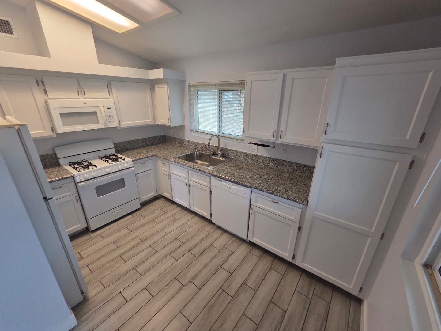 810 Bergamont Dr - Henderson - Nevada - 4 bed, 2 bath rental property