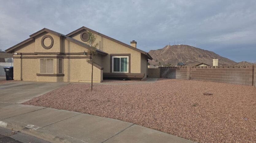 810 Bergamont Dr - Henderson - Nevada - 4 bed, 2 bath rental property